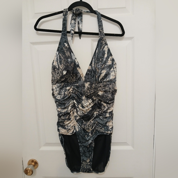 Aerin Rose Slimming 1 Piece Underwire Halter Swimsuit NWOT - Picture 4 of 16